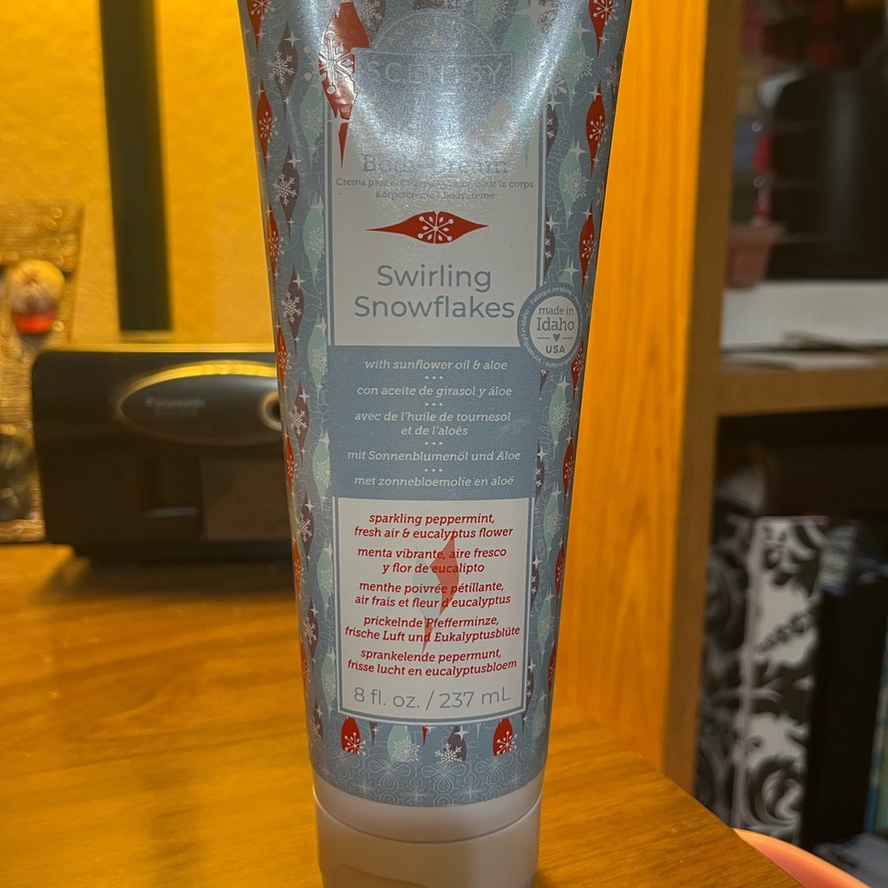 Scentsy Swirling Snowflakes Body Cream